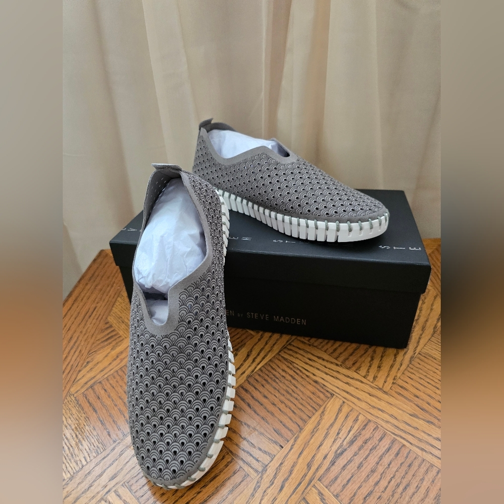 🩶Steve Madden Perforated Slip-ons SIZE 7.5 - Picture 9 of 9